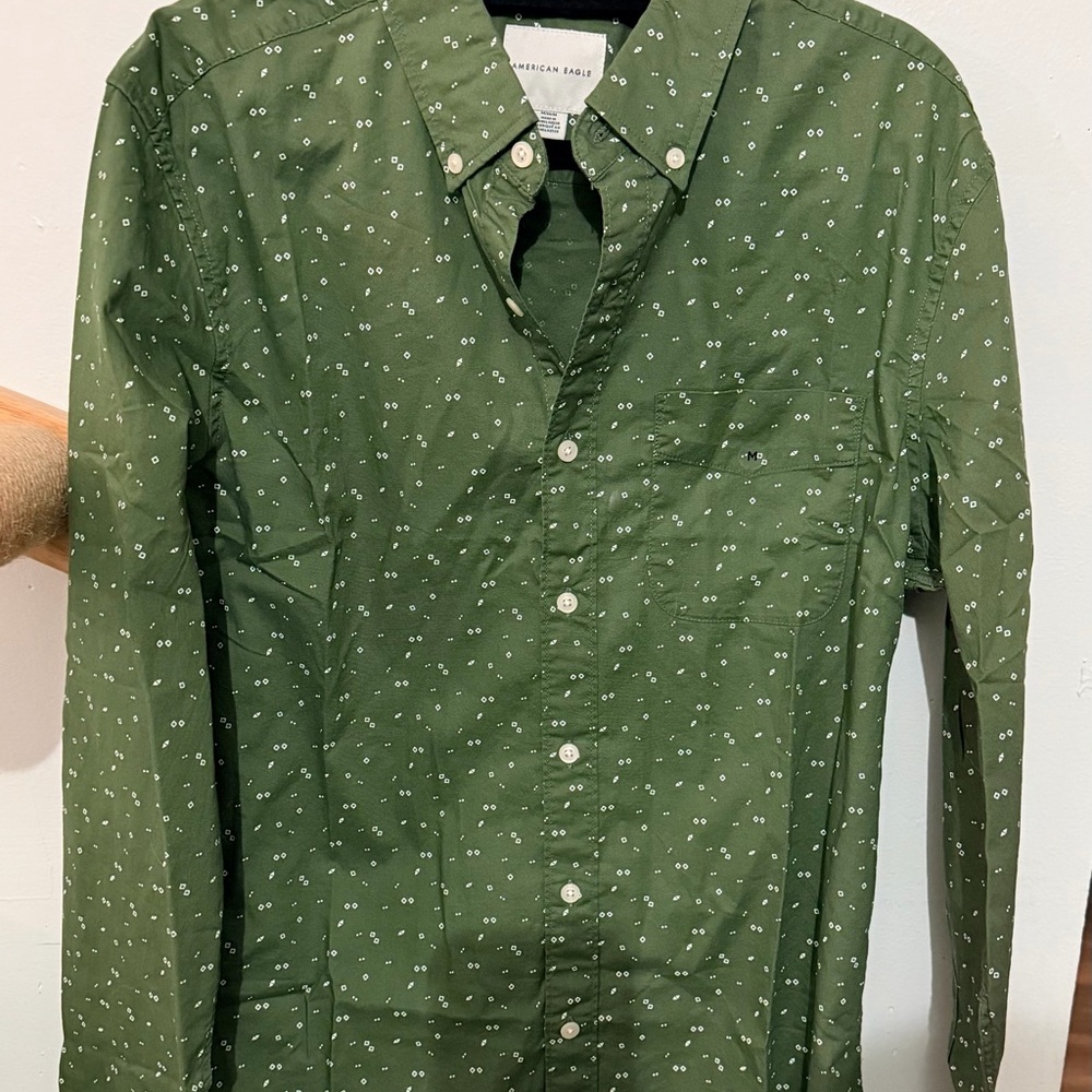 American Eagle Outfitters Green All Over Pattern Button Down Shirt